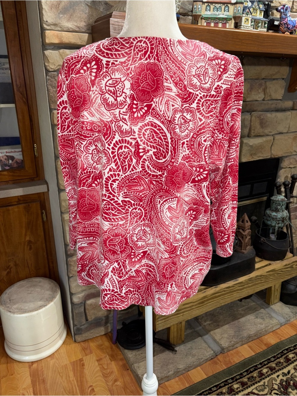 Chicos size 2 size large red & white 3/4 v/neck blouse paisley floral pattern - Picture 3 of 3